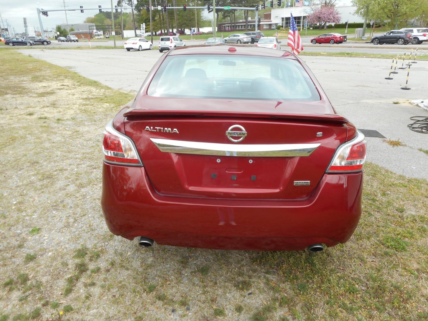 2015 Red Nissan Altima 2.5 S (1N4AL3AP4FC) with an 2.5L L4 DOHC 16V engine, Continuously Variable Transmission transmission, located at 2553 Airline Blvd, Portsmouth, VA, 23701, (757) 488-8331, 36.813889, -76.357597 - Down Payment: $1499 Weekly Payment: $110 APR: 23.9% Repayment Terms: 42 Months ***CALL ELIZABETH SMITH - DIRECTOR OF MARKETING @ 757-488-8331 TO SCHEDULE YOUR APPOINTMENT TODAY AND GET PRE-APPROVED RIGHT OVER THE PHONE*** - Photo#6